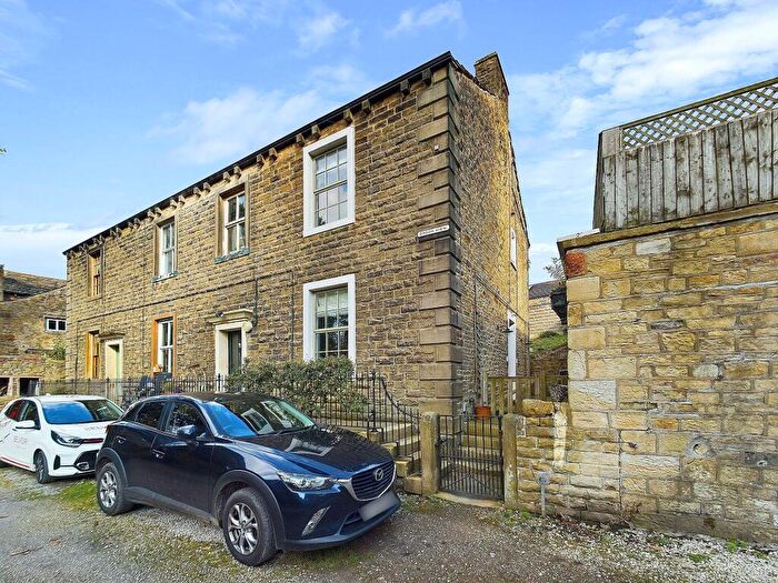 3 Bedroom End Of Terrace House To Rent In Brook View, Carleton, BD23