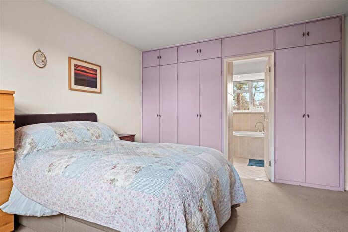 5 Bedroom Detached House For Sale In Broom Acres, Sandhurst, Berkshire, GU47