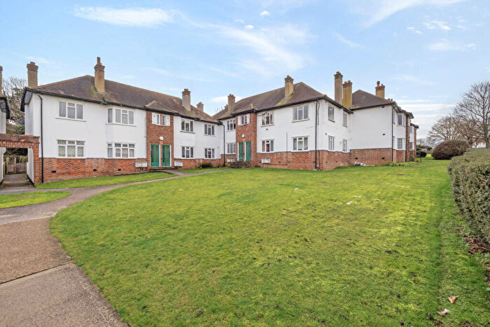 2 Bedroom Maisonette For Sale In Alberta Avenue, Cheam, Sutton, SM1