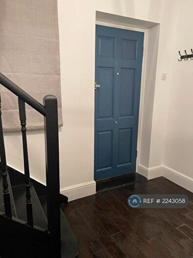 3 Bedroom Semi-Detached House To Rent In Broadmead, London, SE6