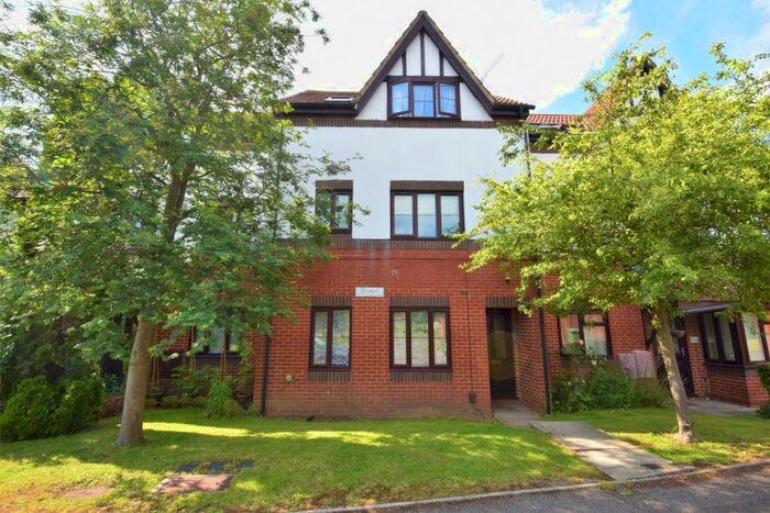 1 Bedroom Apartment To Rent In Grovelands Close, Harrow, Greater London, HA2