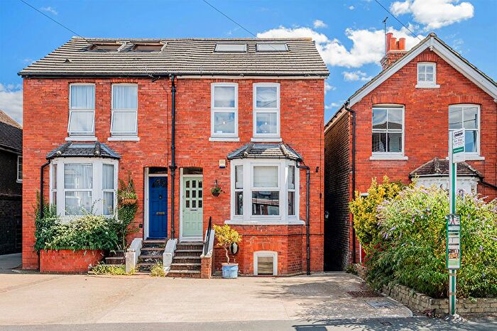 4 Bedroom Semi-Detached House For Sale In St. Johns Road, Earlswood, Redhill, RH1
