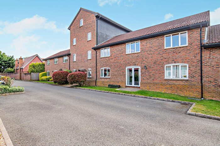 2 Bedroom Flat For Sale In Warren Road, Little Horwood, MK17