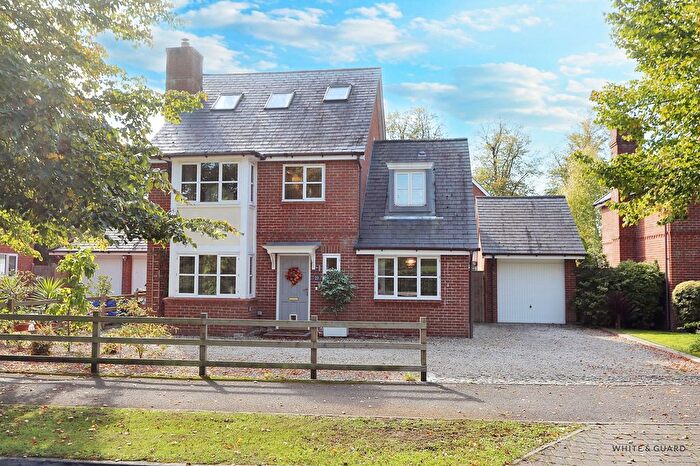 4 Bedroom Detached House For Sale In Knowle Avenue, Knowle, PO17