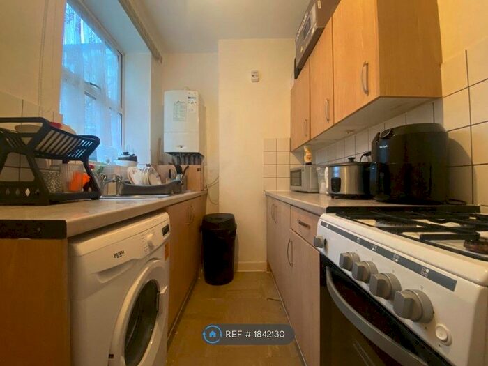 1 Bedroom Flat To Rent In The Avenue, London, E4