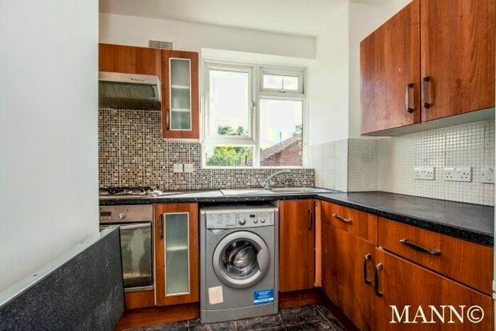 2 Bedroom Flat To Rent In Westwood Hill, London, SE26