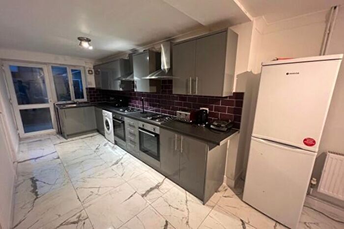 6 Bedroom Terraced House To Rent In Cranbrook Street Cardiff, CF24