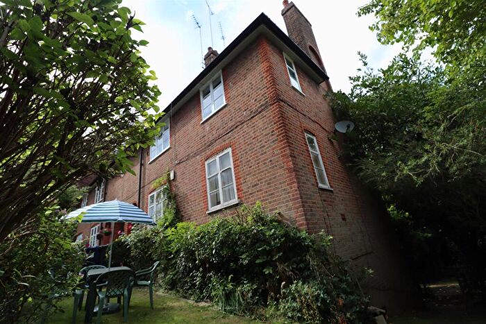 2 Bedroom Flat To Rent In Addison Way, London, NW11