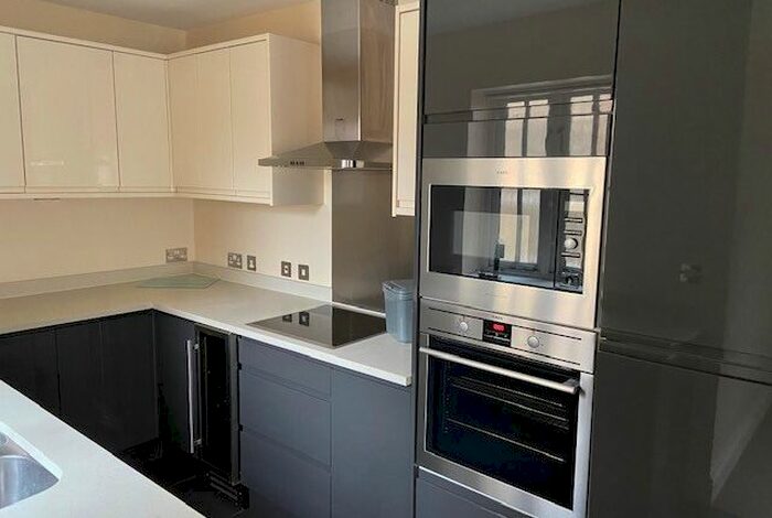 3 Bedroom Flat To Rent In New London Road, Chelmsford, Essex, CM2