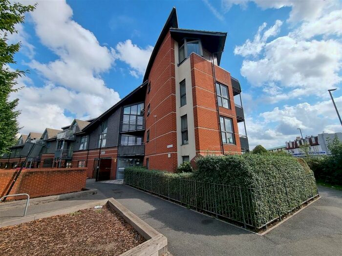 2 Bedroom Flat To Rent In Page Road, Bedfont, Feltham, TW14