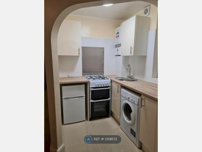1 Bedroom Flat To Rent In Leavesden Road, Watford WD24