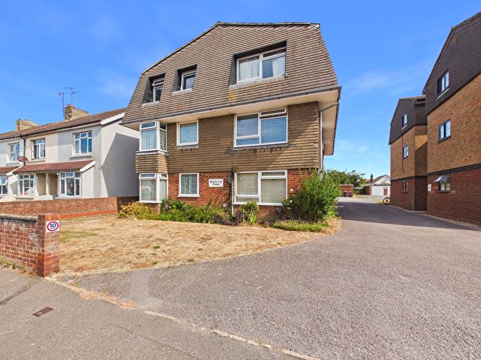 1 Bedroom Flat To Rent In Penhill Road, Lancing, BN15
