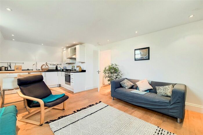 3 Bedroom Flat To Rent In Plender Street, Camden, NW1