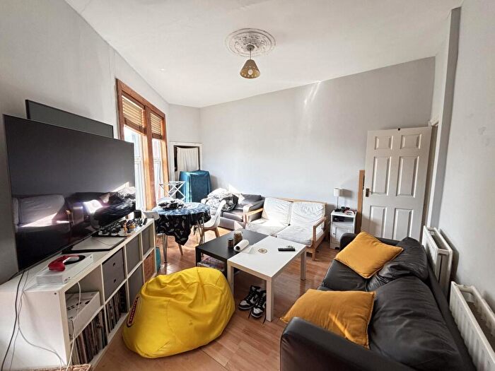 3 Bedroom House To Rent In A Hyde Park Road, Leeds, LS6