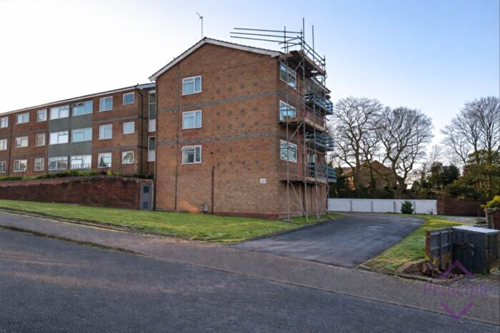 Garage / Parking To Rent In Westhouse Grove, Birmingham, B14