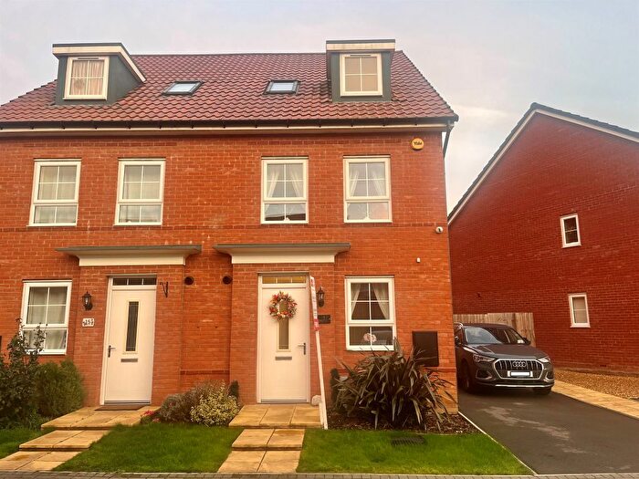 3 Bedroom Semi-Detached House For Sale In Wagtail Way, Thrapston, Kettering, NN14