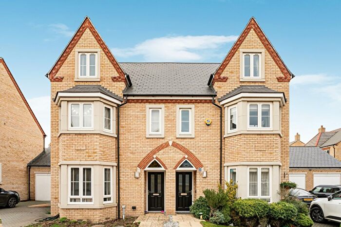 4 Bedroom Semi-Detached House To Rent In Helena Crescent, Fairfield, SG5