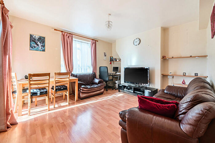 2 Bedroom Apartment For Sale In Kingswood Estate, London, SE21