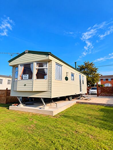 2 Bedroom Mobile/park Home For Sale In Faversham Road, Seasalter, Whitstable, CT5