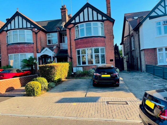 3 Bedroom Flat To Rent In Wickliffe Avenue, Finchley, N3