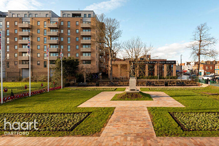 2 Bedroom Apartment For Sale In Founders Court, Dartford, DA1