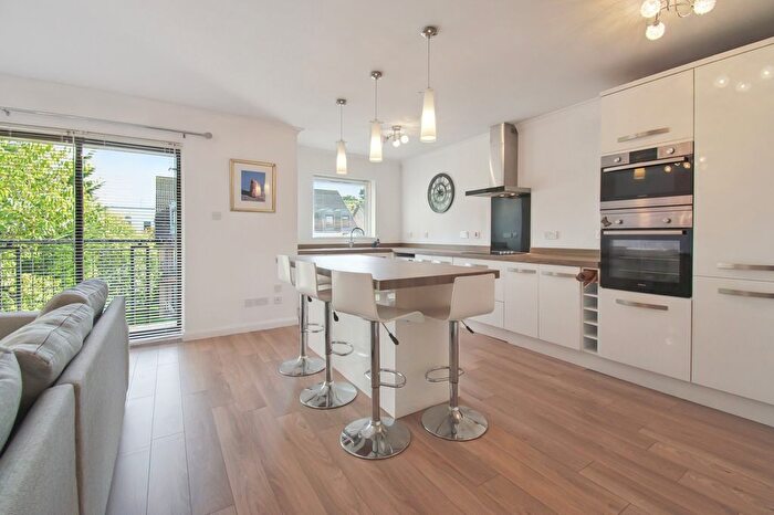 2 Bedroom Flat To Rent In Burnside Court, Bearsden, Glasgow, G61
