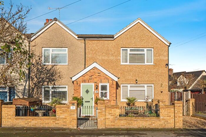3 Bedroom Semi Detached House For Sale In Petersham Avenue, Byfleet, West Byfleet, KT14