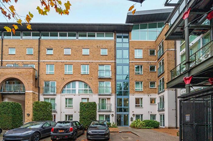 2 Bedroom Flat For Sale In Hopton Road, Woolwich Riverside, Woolwich, SE18