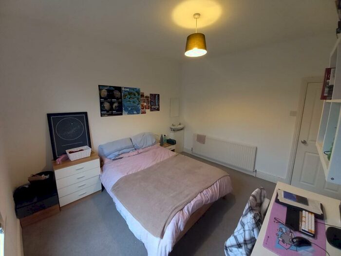 6 Bedroom Detached House To Rent In Berkeley Avenue, Victoria Park, Manchester, M14