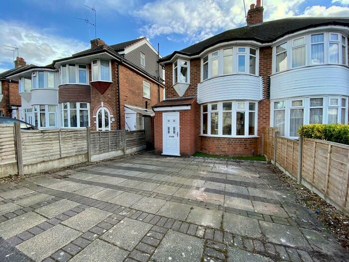 3 Bedroom Semi-Detached House To Rent In Garretts Green Lane, Sheldon, B26