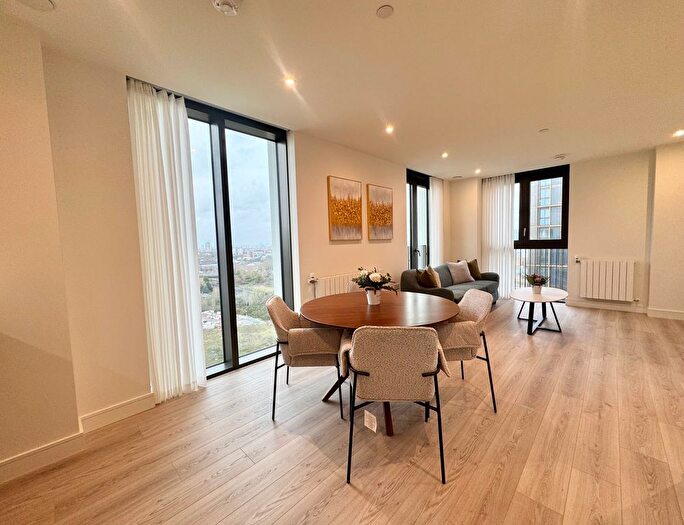 3 Bedroom Flat To Rent In Affinity View, London, E16