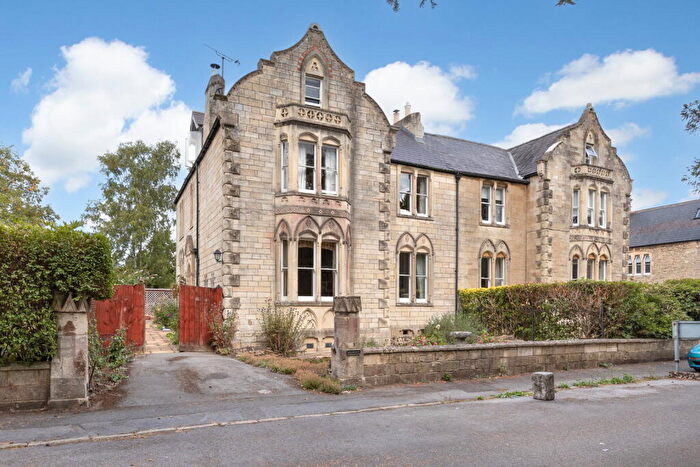 5 Bedroom Semi-Detached House For Sale In Place Road, Melksham, SN12