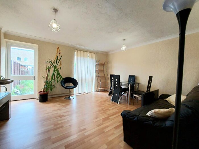 2 Bedroom House To Rent In Milborne Street, Hackney, E9