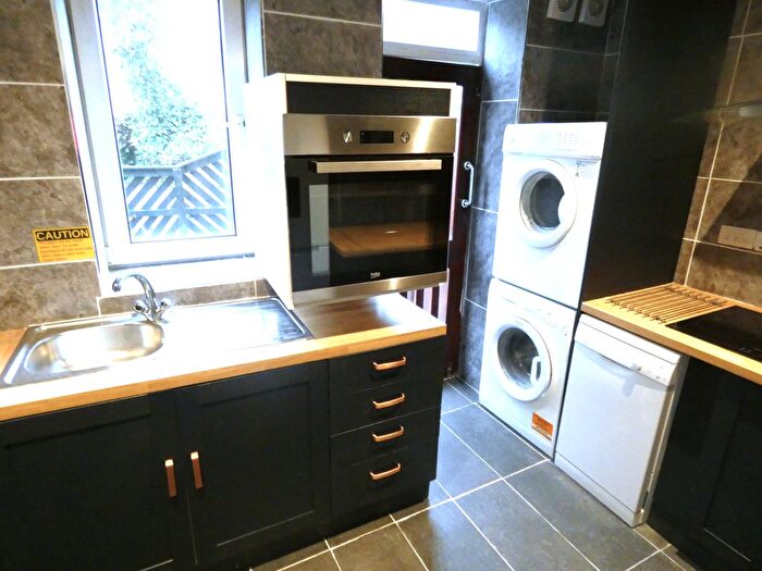 2 Bedroom Flat To Rent In Germander Way, London, E15