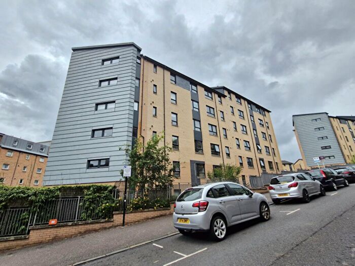 2 Bedroom Flat To Rent In Oban Drive, North Kelvinside, G20