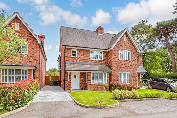 3 Bedroom Semi Detached House For Sale In Wheel Mews, Westwell, Ashford, Kent, TN25