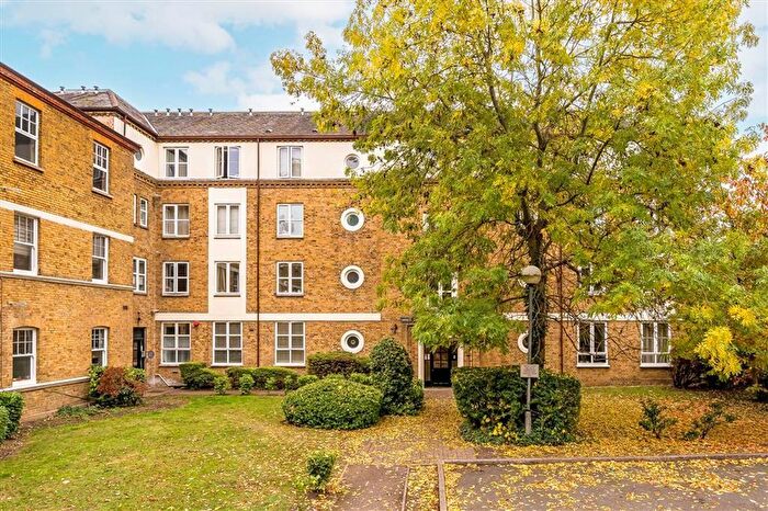 1 Bedroom Flat For Sale In Avonley Road, New Cross, SE14