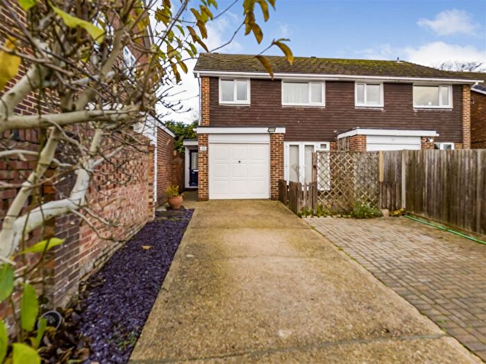 4 Bedroom Semi-Detached House For Sale In Glenbrook Walk, Fareham, PO14