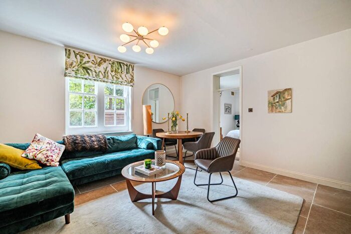 2 Bedroom Flat To Rent In Beaufort Street, Kings Road, London, SW3