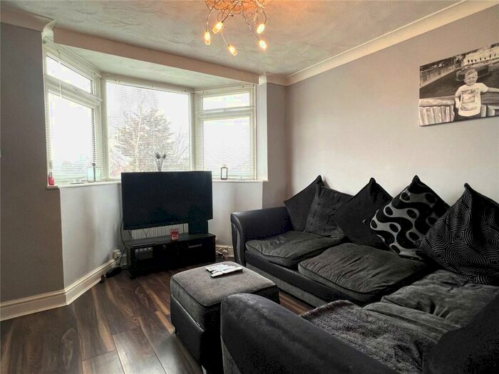 2 Bedroom Maisonette To Rent In Abbey Crescent, Belvedere, Kent, DA17