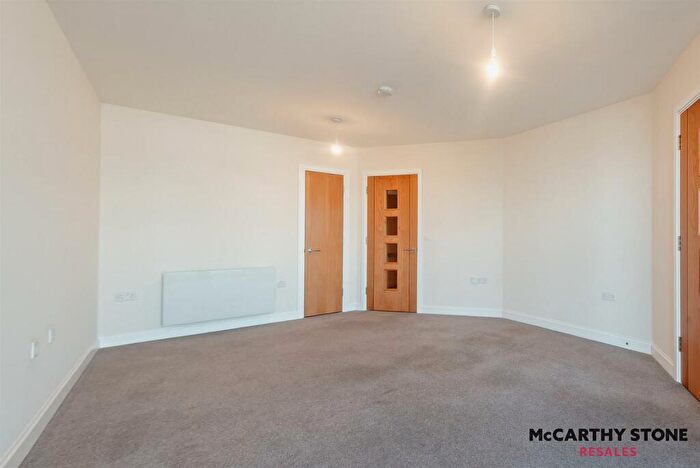 1 Bedroom Apartment For Sale In Viewpoint, Harbour Road, Gosport, PO12