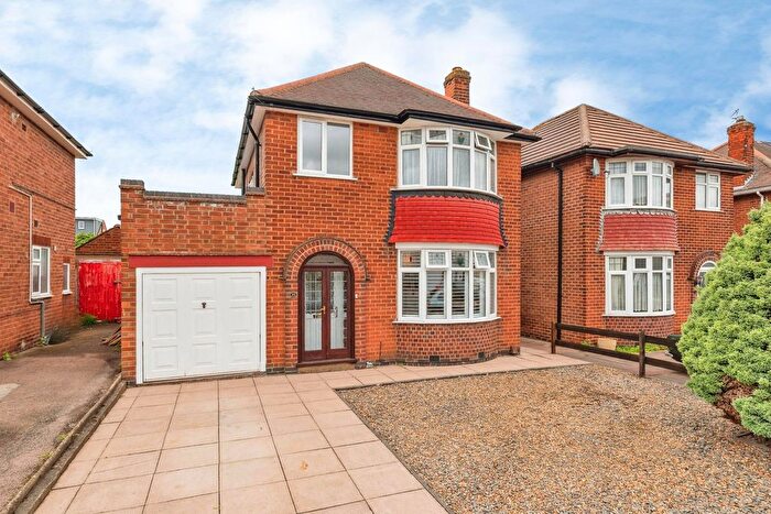 3 Bedroom Detached House For Sale In Hollytree Avenue, Birstall, LE4