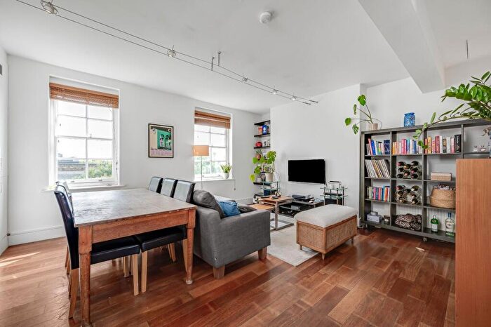 2 Bedroom Flat To Rent In Pleasant Place, Islington, London, N1