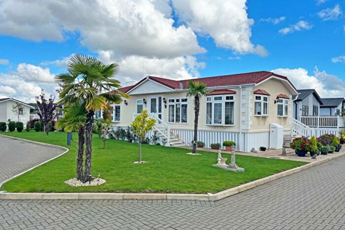 2 Bedroom Park Home For Sale In Yarwell Mill, Yarwell, Peterborough, PE8