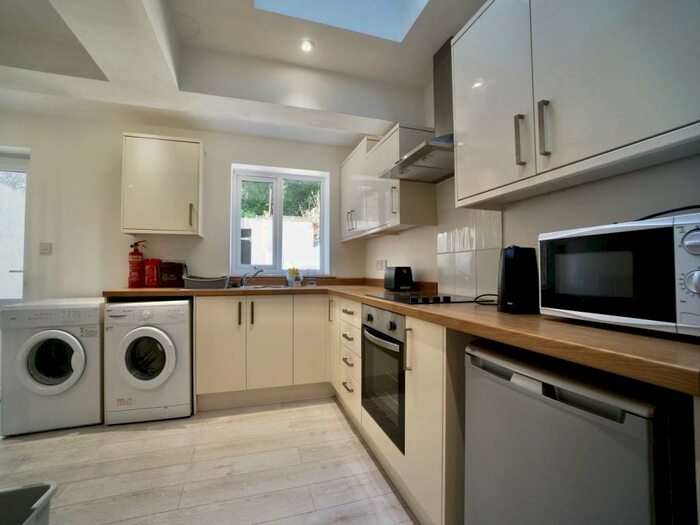 5 Bedroom House To Rent In College Road, Bangor, Gwynedd, LL57