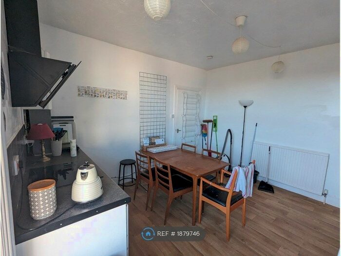 3 Bedroom Flat To Rent In Claremont House, Margate, CT9