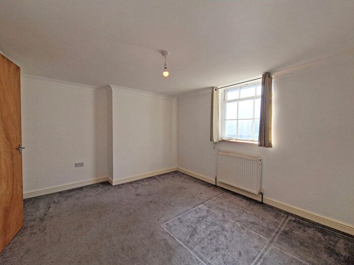 1 Bedroom Studio To Rent In High Street, Banbury, Oxon, OX16