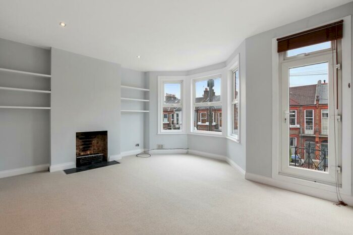 3 Bedroom Flat To Rent In Bathurst Gardens London, NW10