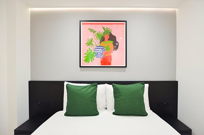 Studio To Rent In New Cavendish Street, London, W1W