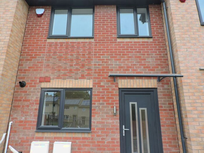 3 Bedroom Town House To Rent In Gordon Road, Nottingham, NG3